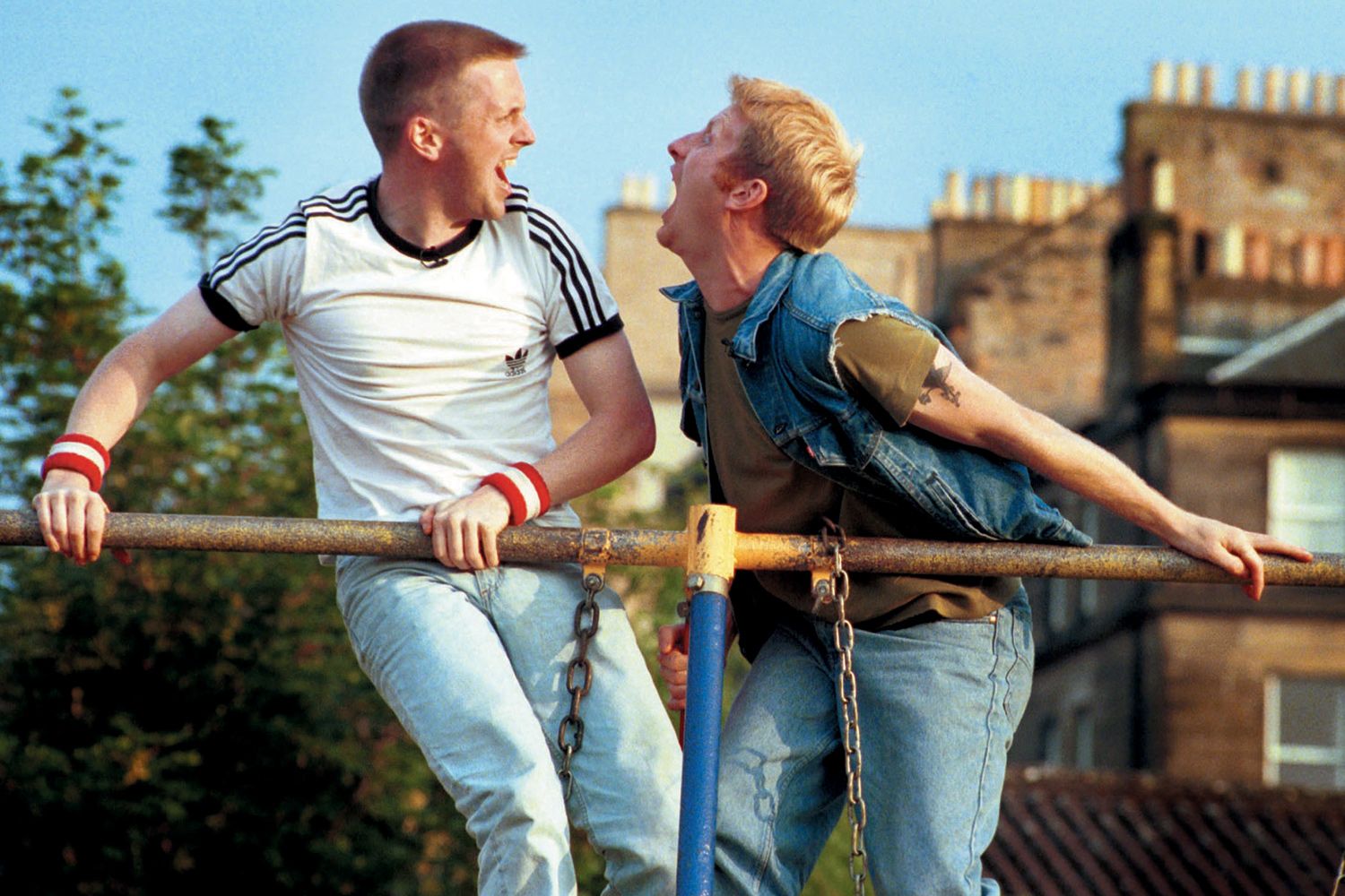 Decky Does a Bronco (2000) - photo